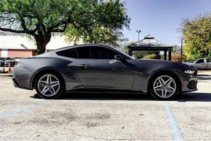 $27995 : Ford Mustang 2024 EcoBoost 2 image 4