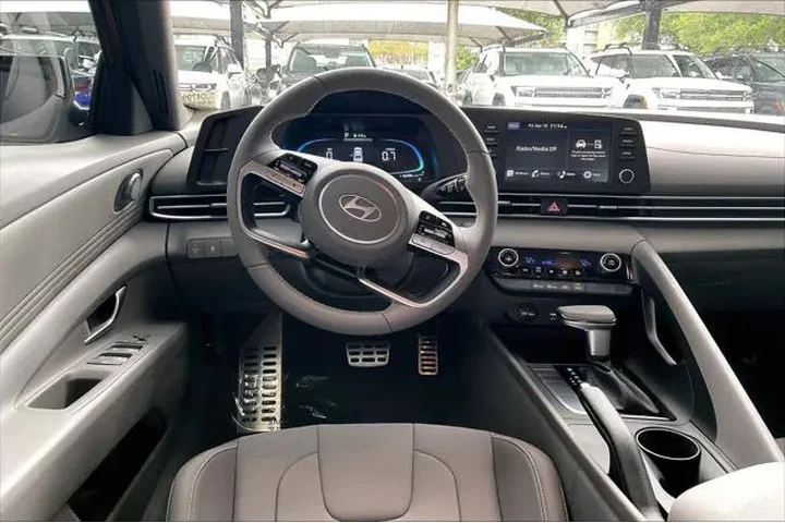 $22812 : Hyundai ELANTRA 2025 SEL Spo image 6