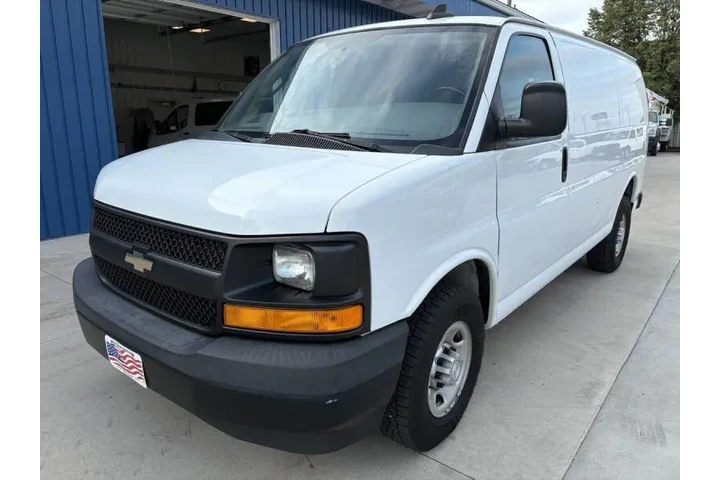 $18990 : 2017 Express 2500 image 3