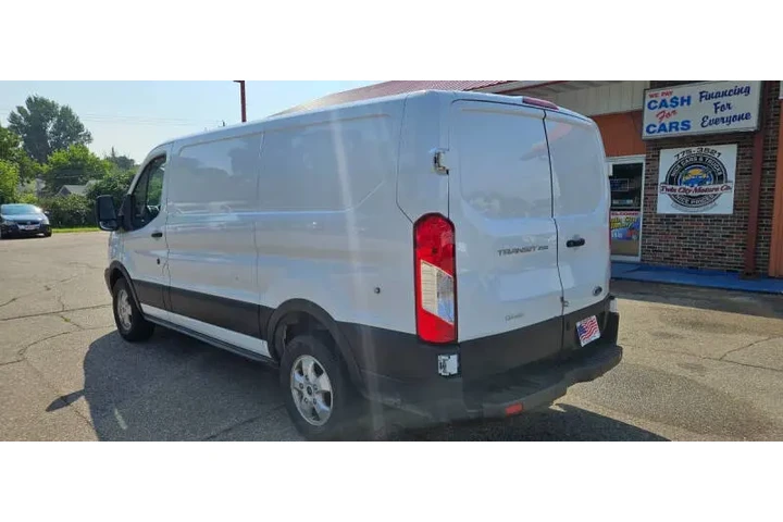 $17990 : 2019 Transit 250 image 6