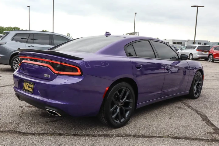 $28587 : 2023 Charger SXT RWD image 4