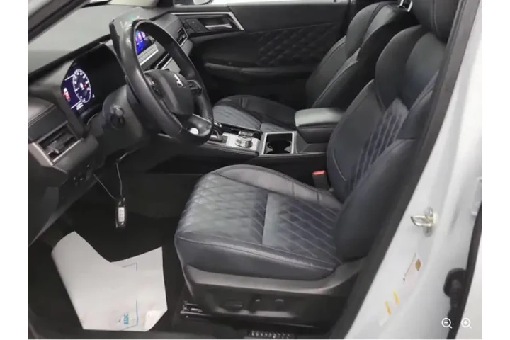 $31750 : 2023 Outlander PHEV SEL image 6