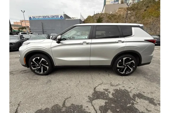 $27875 : Mitsubishi Outlander 2024 SE image 5