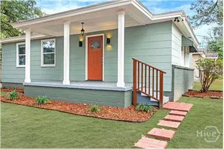 $2000 : Rental property with 3 bedro image 3