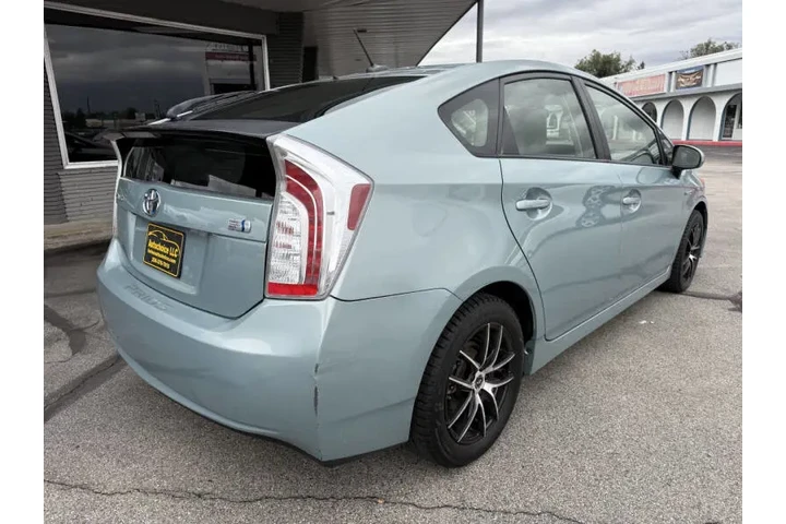 $12550 : 2013 Prius Three image 7