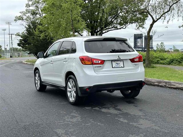 2014 Outlander Sport ES image 7