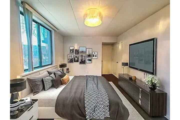 $3000 : Grande apt en rego park image 3