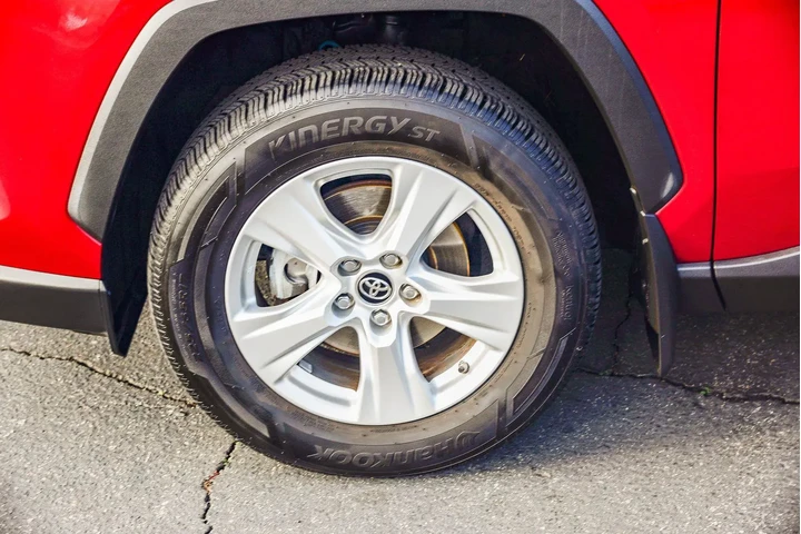 $20948 : Toyota RAV4 2019 XLE 4dr SUV image 10