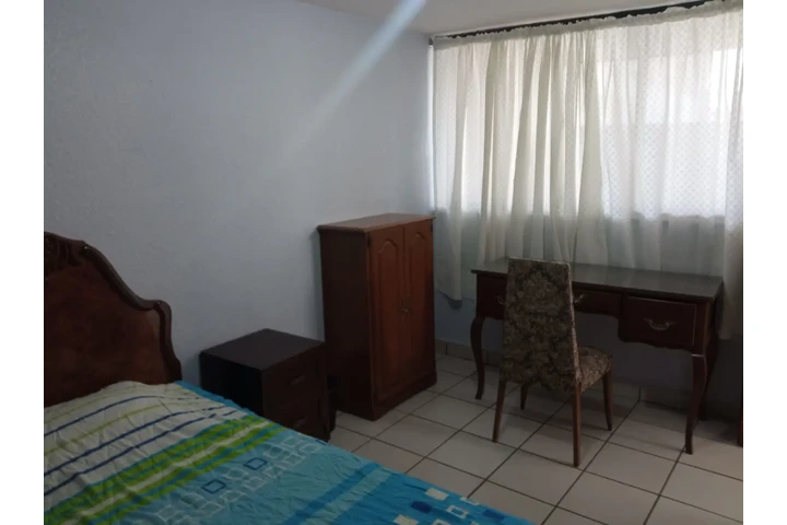 $2500 : Se rentan cuartos solo mujeres image 9
