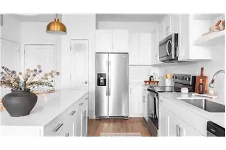 $2012 : Rental property with 2 bedro image 4