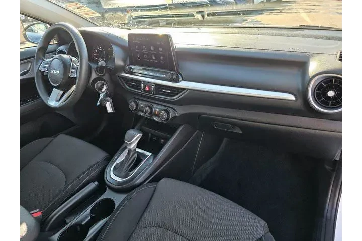 $17900 : Kia Forte 2023 LXS 4dr Sedan image 9