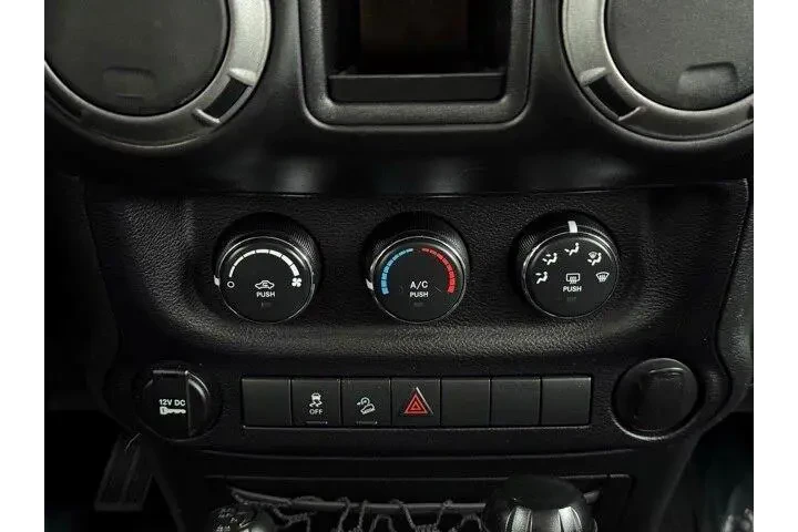 $15998 : Jeep Wrangler Unlimited 2015 image 10