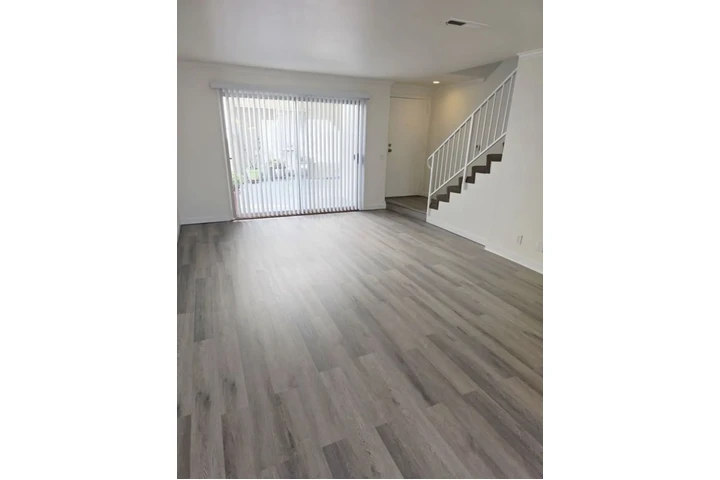 $1970 : 2 Bedroom Apt in James M wood image 3