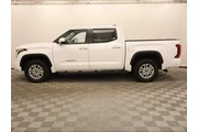 $39995 : Toyota Tundra 2024 4x4 SR5 4 thumbnail