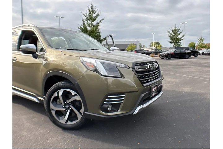 $33979 : 2023 Forester Touring image 7
