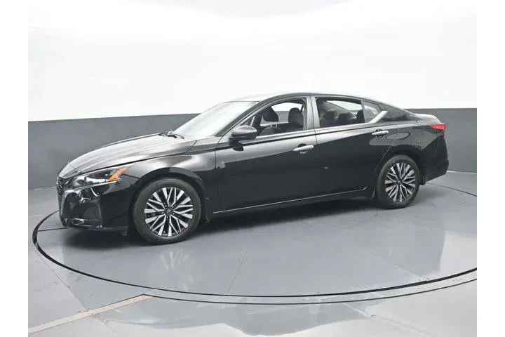 $19990 : Nissan Altima 2024 2.5 SV 4d image 2