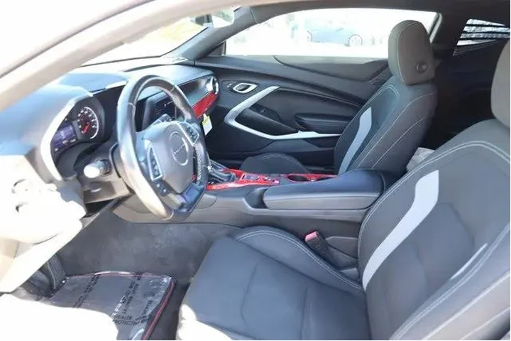 $25019 : Chevrolet Camaro 2021 LT 2dr image 10