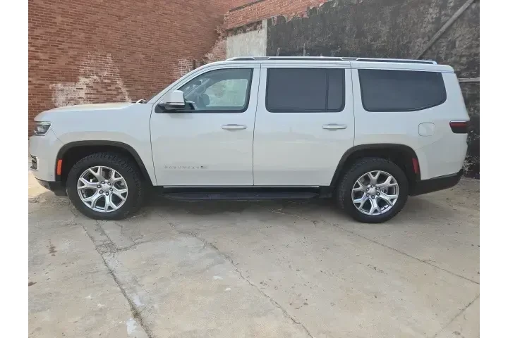 $32990 : Jeep Wagoneer 2022 4x4 Serie image 4