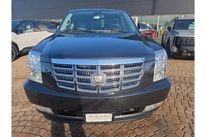 $16998 : 2011 Escalade Premium image 2