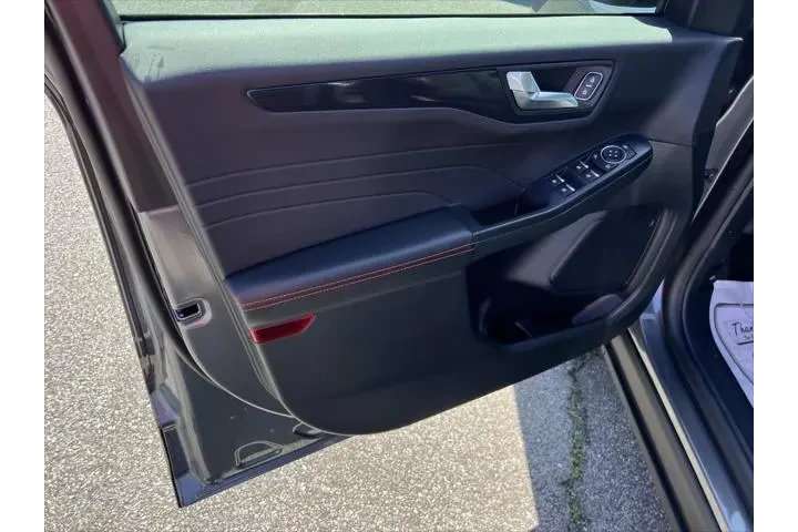 $28997 : Ford Escape 2025 ST-Line 4dr image 10