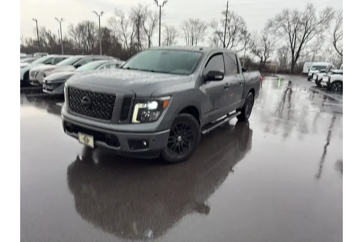 $13818 : Nissan Titan 2019 4x2 S 4dr image 4