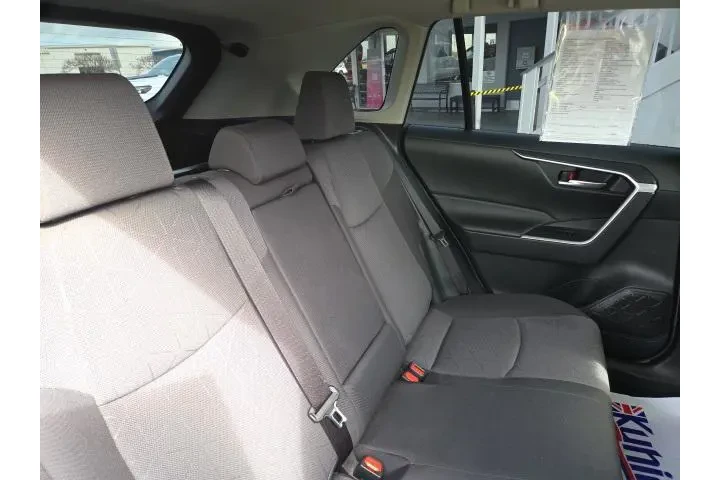 $25995 : Toyota RAV4 2021 XLE 4dr SUV image 8