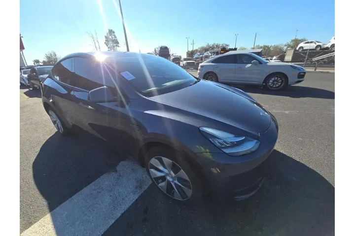 $28490 : Tesla Model Y 2023 AWD 4dr C image 3