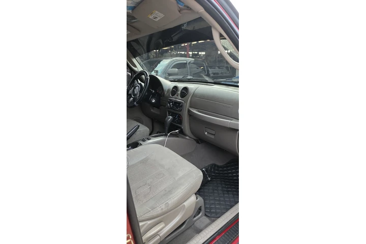 $3700 : Vendo jeep liberty 2007 image 6