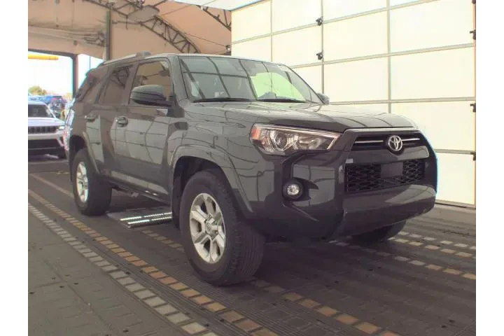 $34103 : Toyota 4Runner 2024 4x2 SR5 image 2