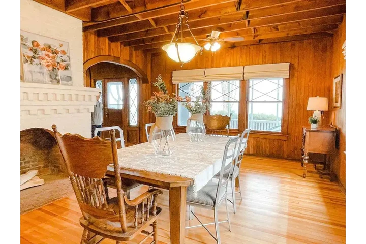 $1200 : Stunning and pretty maintained image 5