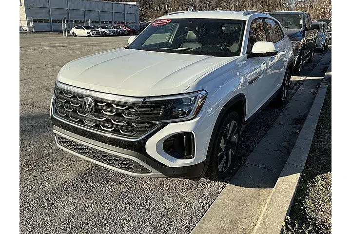 $31988 : Volkswagen Atlas Cross Sport image 1