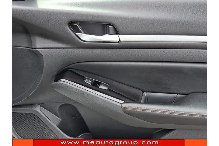 $21787 : Nissan Altima 2024 2.5 SR 4d image 9