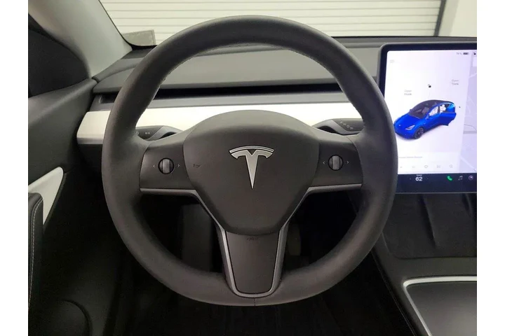 $27998 : Tesla Model Y 2021 AWD Long image 10