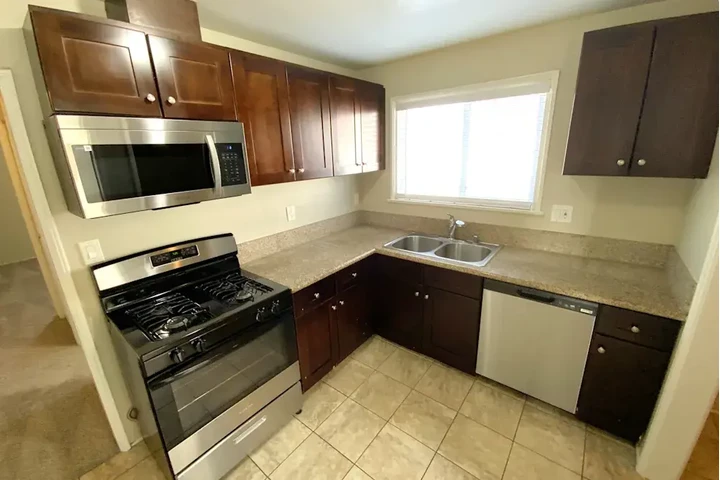 $1100 : 3 bedroom house for rent image 4