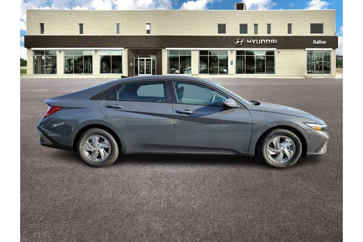 $23708 : Hyundai ELANTRA 2025 SE 4dr image 2