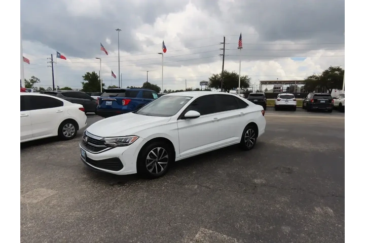 $17999 : Volkswagen Jetta 2024 S 4dr image 2