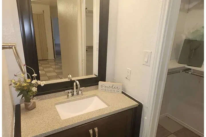 $1200 : HOUSE FOR RENT IN BROWNSVILLE image 5