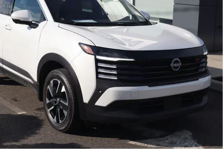 $21108 : Nissan Kicks 2025 AWD SR 4dr image 4