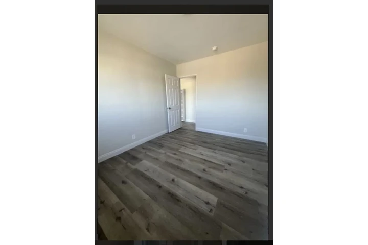 $1000 : Cuarto a 5 minutos de downtown image 5