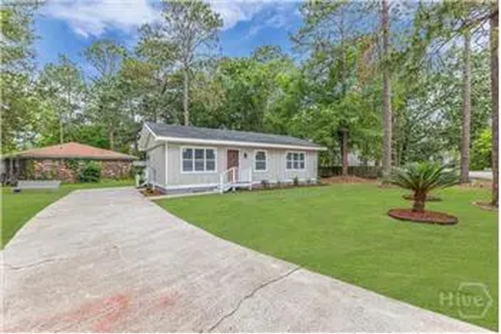 $1950 : Rental property with 3 bedro image 3