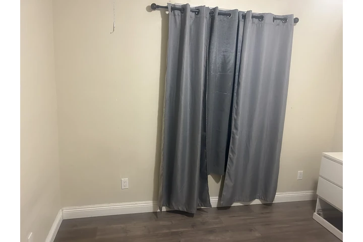 $1000 : Cuarto con closet image 2