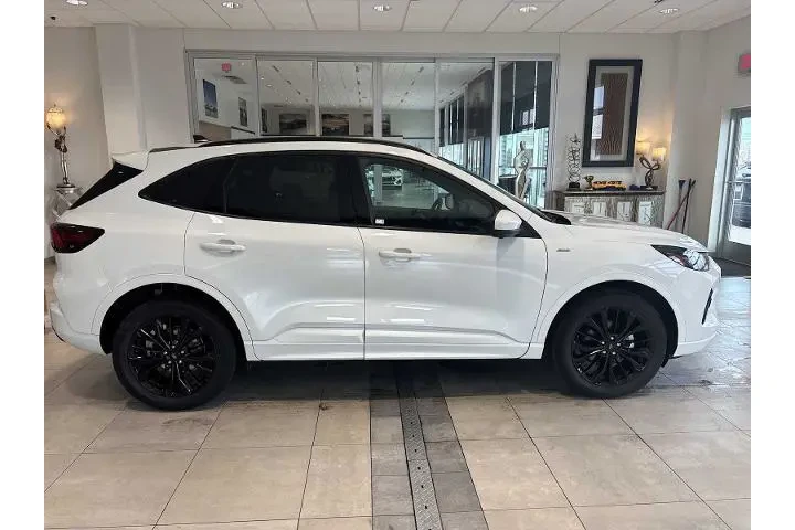 $28398 : Ford Escape 2023 AWD ST-Line image 2
