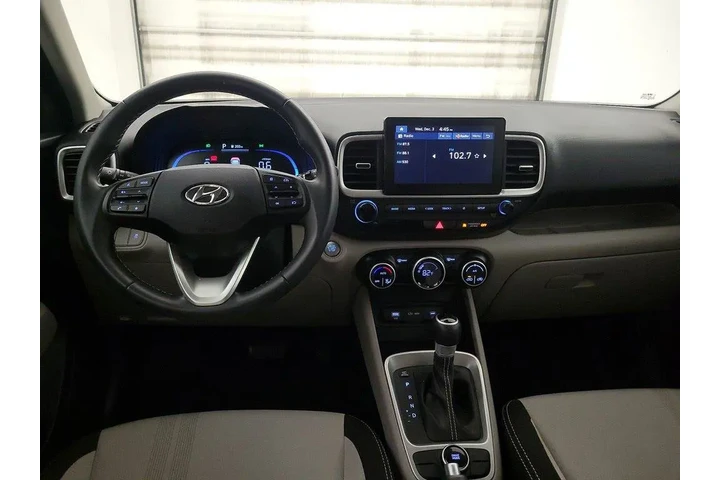 $21998 : Hyundai VENUE 2025 SEL 4dr C image 9