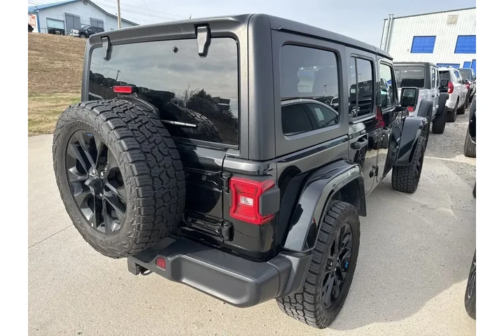 $31988 : Jeep Wrangler 2023 4x4 Sahar image 8