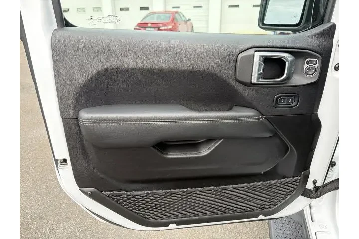 $30890 : Jeep Wrangler Unlimited 2022 image 10