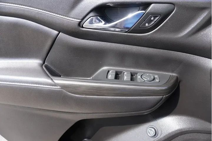 $28988 : GMC Acadia 2023 4x4 SLT 4dr image 9