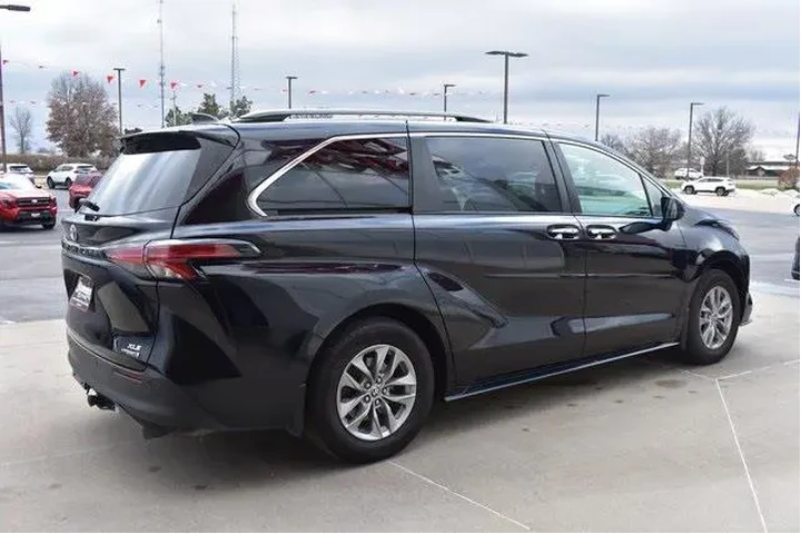 $33700 : Toyota Sienna 2022 AWD XLE 7 image 5