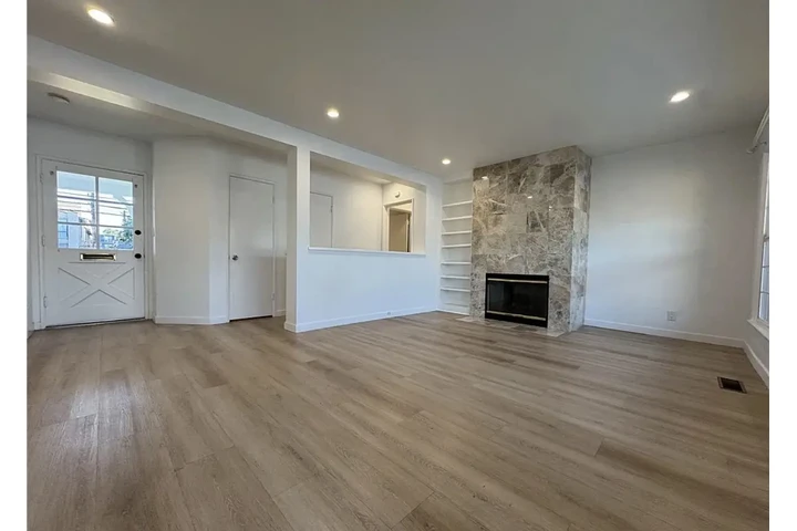 $2800 : Adorable 3 Bedroom House image 8