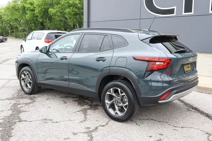 $22387 : 2025 Trax FWD 4dr LT image 6