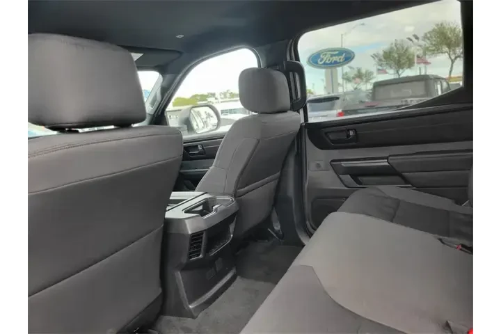 $38991 : Toyota Tundra 2025 4x4 SR 4d image 10